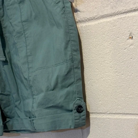 Curve Appeal Women’s cargo shorts green high waist cuff hem size 6 - Picture 3 of 6